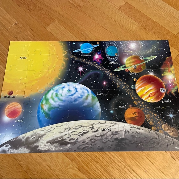 Melissa and Doug solar system 48 piece jumbo puzzle - Picture 5 of 5